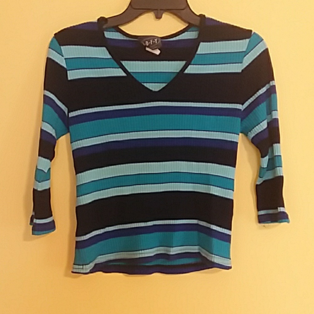 Long sleeve v neck shirt